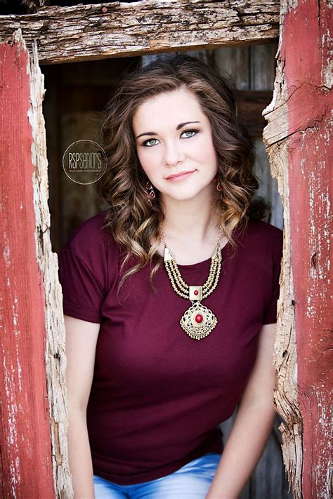 Loved Shooting Lainas Senior Pictures At This Old Red Barn Located In