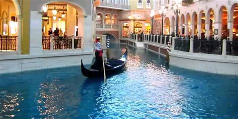 The Venetian Gondola Rides Find Romance In Las Vegas