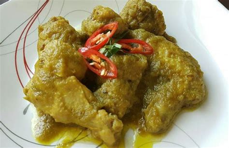 Lanjut siapkan wajan, lalu goreng sebentar hingga matang. CARA MEMBUAT AYAM UNGKEP BUMBU KUNING | Resep Masakan Indonesia