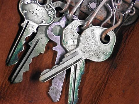 22 Ingenious Ways To Repurpose Old Junk Old Key Crafts Key Crafts