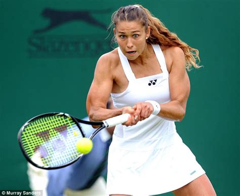 Simona Halep Tennis Player Who Had Breast Reduction Enjoys Comfortable