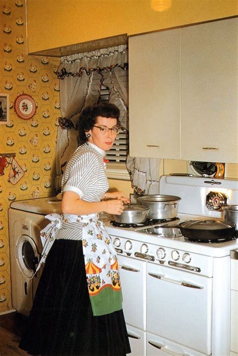Erin jobs is still unmarried so has no husband. 60s housewife | Vintage housewife, Retro housewife ...