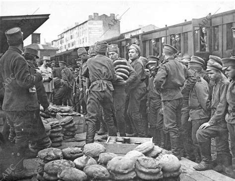 Distribución de Raciones A los Soldados Rusos A la Llegada del tren