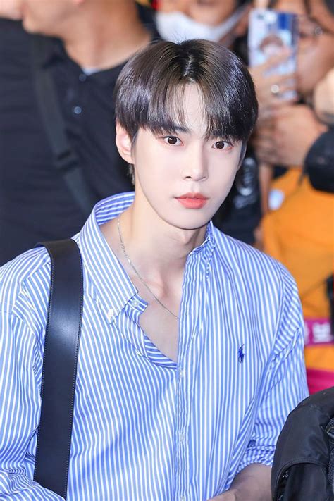 He was born in guri, gyeonggi, south korea. Netizens Believe That NCT's DoYoung And His Brother, Gong ...