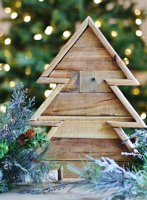 DIY Wooden Christmas Tree From Recycled Pallets | Thistlewood Farms
