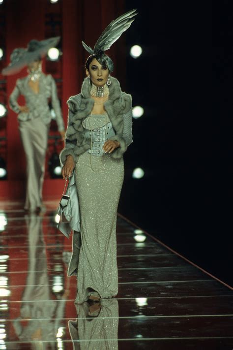 christian dior fall 2000 couture fashion show anh duong dior haute couture haute couture