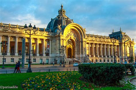 You can use the special requests box when booking, or contact the property directly with the contact details provided. Petit Palais | Paris Adèle