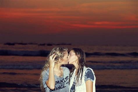Love On The Beach Lesbian Love Lgbt Love Lgbt Couples Couples Play