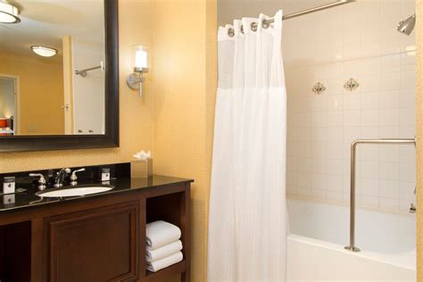 Louisville, ky 40209 2 star when all you need is a solid deal on a simple stay, the rodeway inn hotel in louisville, ky country inn & suites by radisson, louisville east, ky 1241 kentucky mills drive louisville, ky 40299 3 star hotel features 70 units with various suites, indoor pool and whirlpool. DoubleTree Suites by Hilton Lexington, Lexington, KY Jobs ...