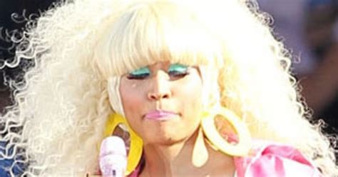 Wardrobe Malfunction Nicki Minaj Suffers Nip Slip During Gma Gig E News