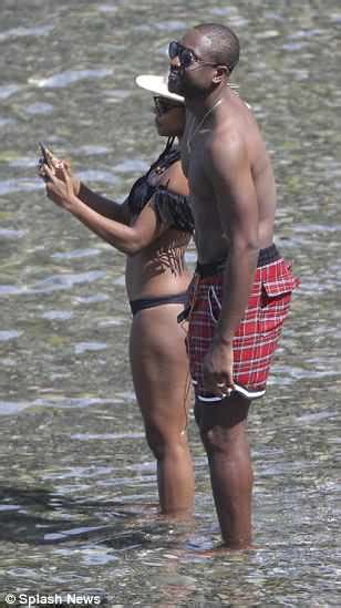 Gabrielle Union Packs On The Pda With Husband Dwyane Wade In France