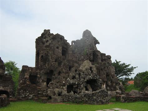 Cirebon Tourist Information Gua Sunyaragi Sunyaragi Cave