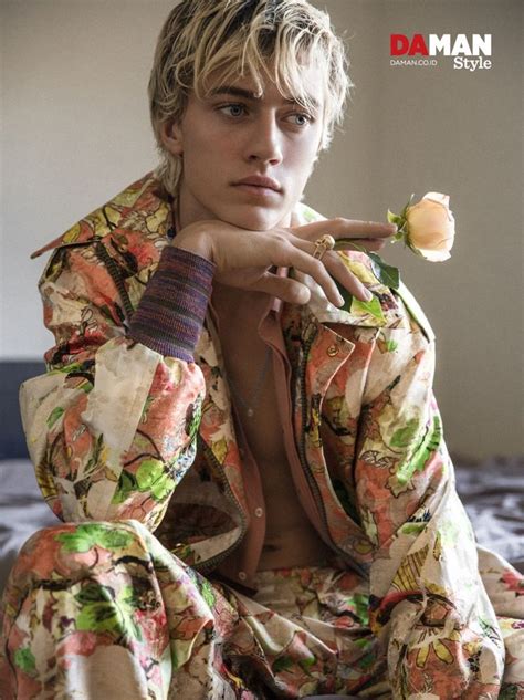 Pin Auf Lucky Blue Smith