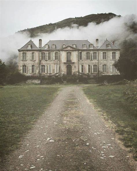Manoir Abandonné Dans Le Sud De La France Abandoned Places Mansions