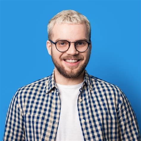 Premium Photo Beard Man With Blonde Hair And Eyeglasses Smiling At