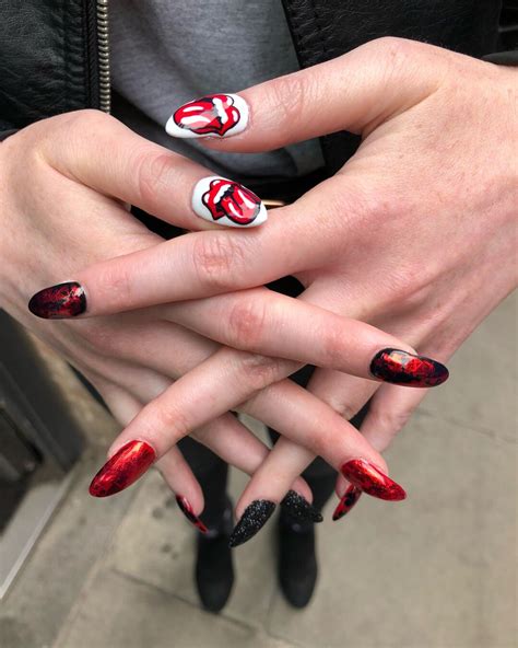 satisfaction 👅 get those rock ‘n roll vibes thanks to wah queen had nails 👑 swipe ⬅️ to see