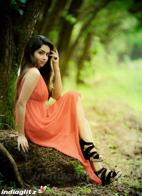 mahima nambiar girl photo poses girl photos photo shoot beauty women indian actresses