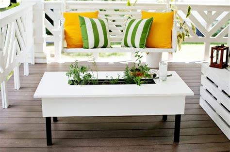All it takes is a little preparation and even a beginner can learn how to build an outdoor table that looks great on his or her deck. Do-it-yourself terrace decoration - 9 creative ideas for ...