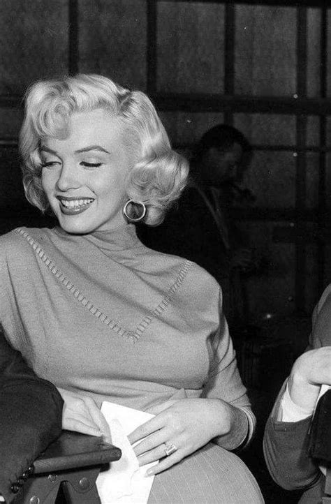 Marilyn Monroe Golden Age Of Hollywood Classic Hollywood Old Hollywood Mae West Gentlemen