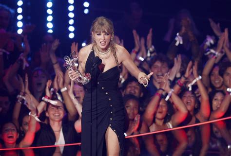 Premios Mtv Taylor Swift Arrasa Con 9 Galardones Y Shakira Celebra 30