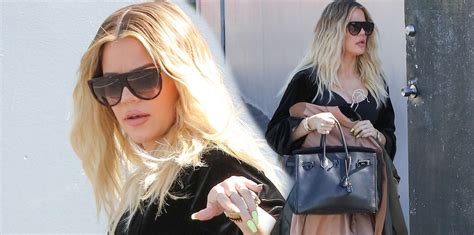 Khloe Kardashian Pregnancy Kuwtk Star Draws Extra Attention To Her Bump