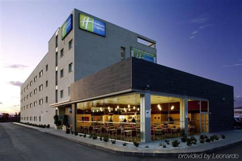 You can also enjoy a fitness center and free breakfast. Hotel Holiday Inn Express Málaga Airport, Málaga ...