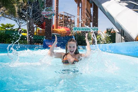 Larissa Manoela se diverte no Beach Park. Confira! | Midiorama