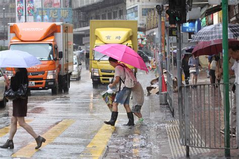 Manage your video collection and share your thoughts. 黑雨首襲港 馬路變汪洋 陸空交通半癱 幸無傷人災禍-香港商报