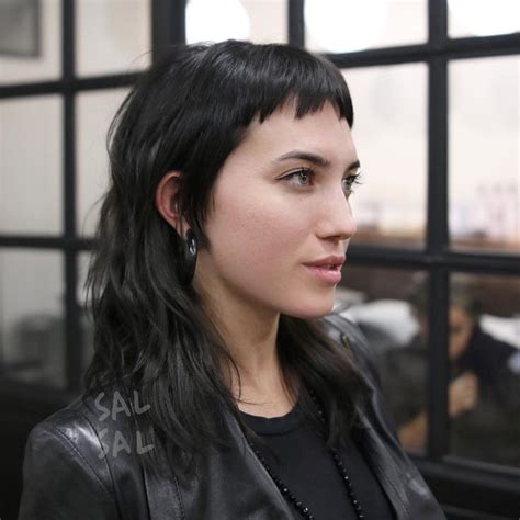 Women's Edgy Modern Textured Mullet with Choppy Micro ...