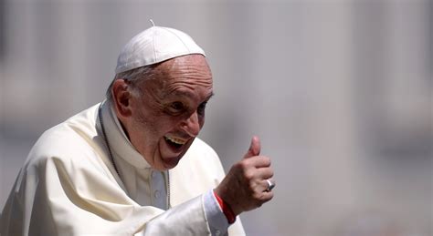 Przykry jest widok nuncjusza z markowymi ubraniami i przedmiotami. Papież Franciszek powiedział, że seks to dar, o którym należy rozmawiać również w szkołach ...