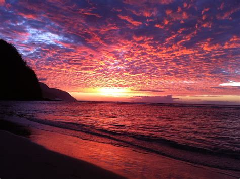 sunset from ke e beach on the north shore of kauai hawaii hanalei hawaii kauai hawaii