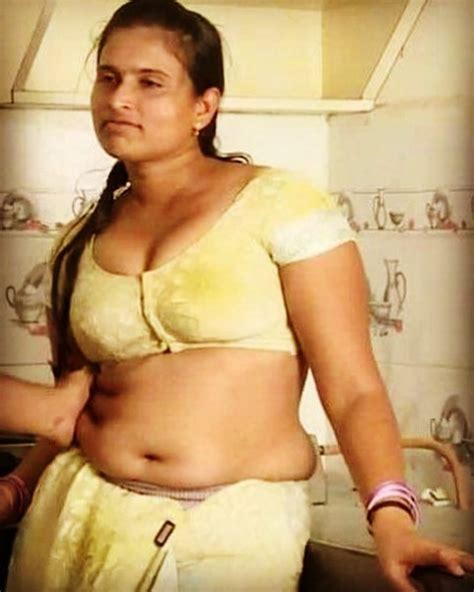Telugu Short Film Actress Surekha Reddy Latest Hot Saree Photos Cleavage Navel Open Low Cut