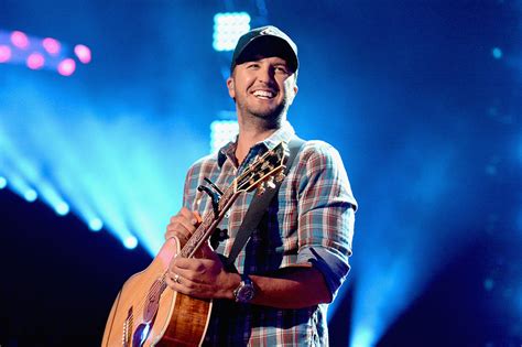American idol judge luke bryan will miss monday's live broadcast after testing positive for covid. Luke Bryan Surprises Nurse Working With COVID-19 Patients ...