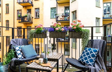 Small Balcony Decorating Ideas With An Urban Touch 25