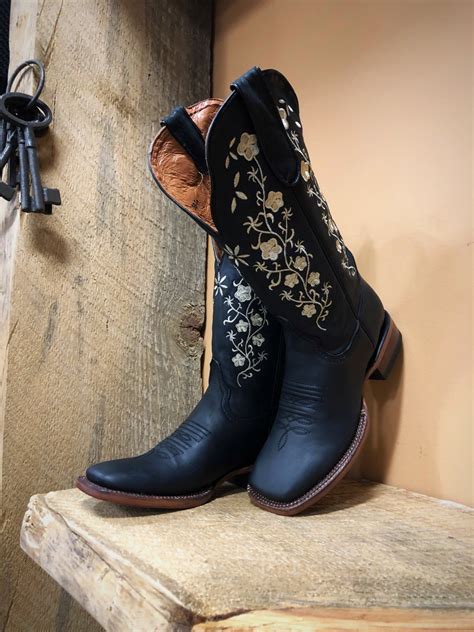 Women’s Floral Embroidery Cowgirl Square Toe Boots Black El Potrerito