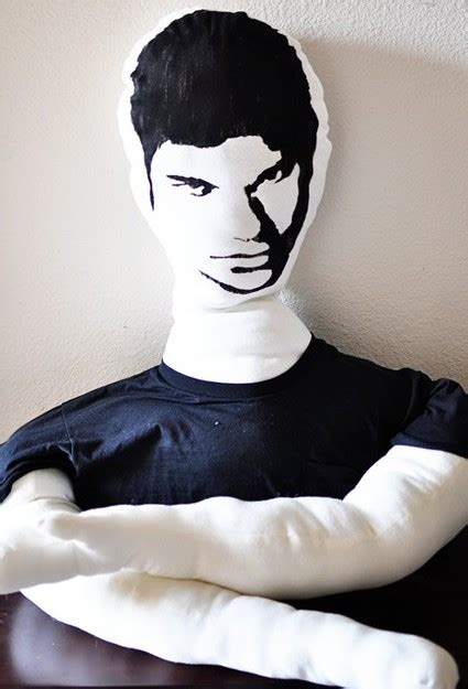 James franco agrees to $2.2m settlement for sexual misconduct suit. Finally: Life-Sized Robert Pattinson and Taylor Lautner Pillows | The Mary Sue