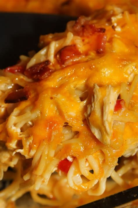 <p>here, the pioneer woman has used fusili noodles, but she recommends using fettuccine, which pairs perfectly with the chunks of grilled chicken and king ranch chicken. The Pioneer Woman's Chicken Spaghetti Casserole in 2020 ...