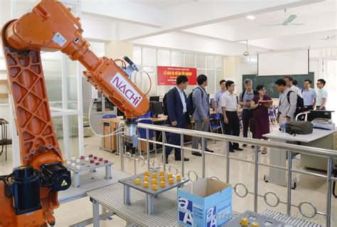 • tổ hợp xét tuyển: Trường Đại học Công nghiệp Hà Nội làm việc với Cục Công ...