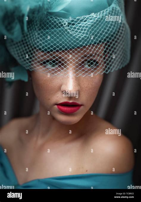 Veil Woman Behind Hi Res Stock Photography And Images Alamy