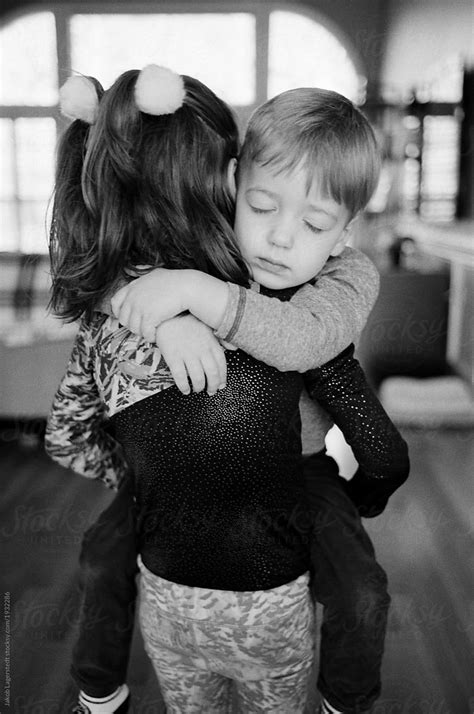 Ver Big Sister Hugging Her Little Brother Del Colaborador De Stocksy Jakob Lagerstedt Stocksy