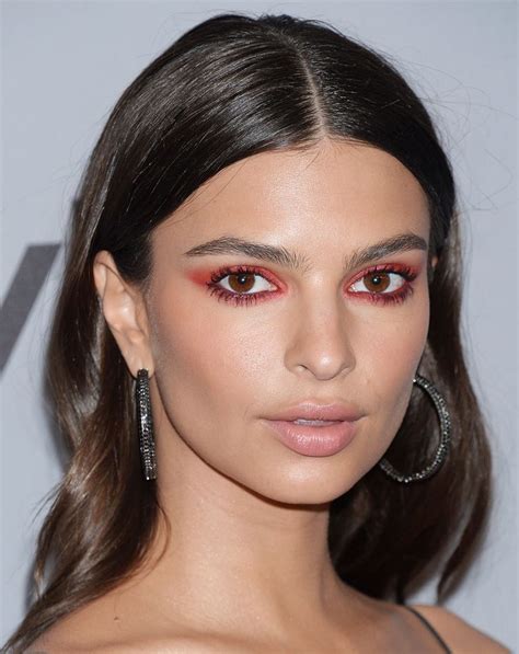 Get The Look Emily Ratajkowskis Red Smoky Eyes From The Instyle