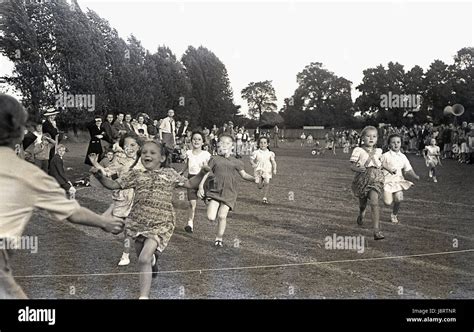 1950s Historical Young Girls Running In The 60 Yard Dash At A School