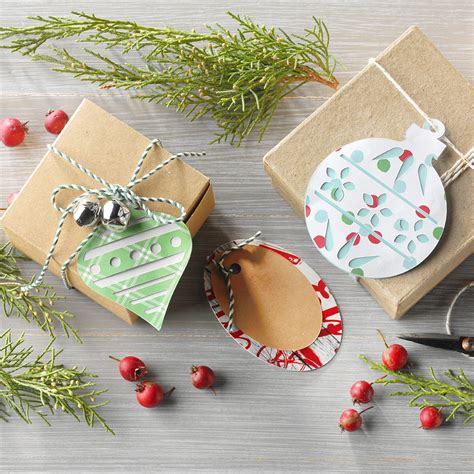 10 Christmas Card Crafts To Make With Last Years Cards