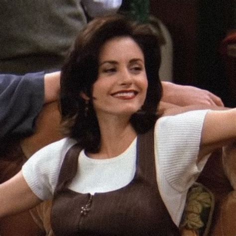 Monica Hairstyles 90s Hairstyles Friends Cast Friends Tv Show Hair