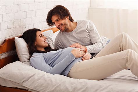 رابطه جنسی در بارداری؛ نحوه انجام، خطرات و عوارض آن ستاره