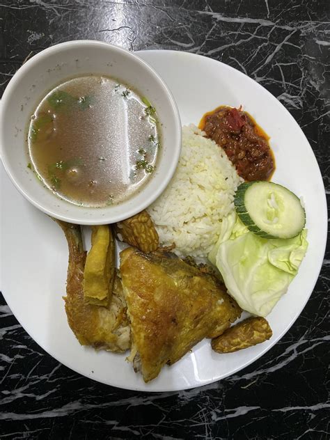 Resep ayam penyet apk we provide on this page is original, direct fetch from google store. Resipi Nasi Ayam Penyet Mudah | Resepi.My
