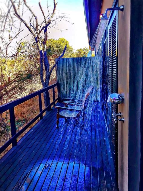 11 Refreshing Outdoor Shower Ideas For An Easy Breezy Summer
