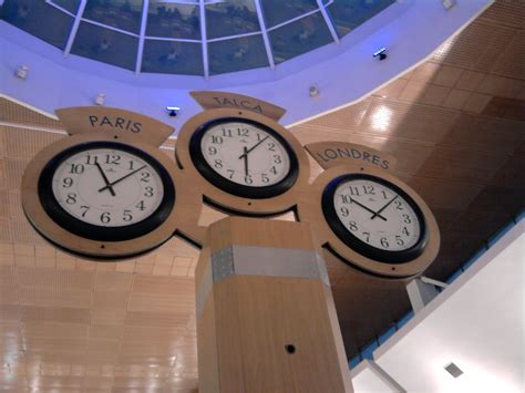También en el mall ubicado al lado del casino tiene en su segundo piso un reloj de tres esferas. Talca en Frecuencia (Talca in Frequency).: Talca, Paris y ...