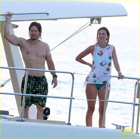 Mark Wahlberg And Wife Rhea Durham Show Some Pda On Their Tropical Vacation Photo 3791245