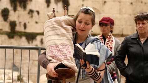 Ask The Expert Can Women Wear Kippot My Jewish Learning
